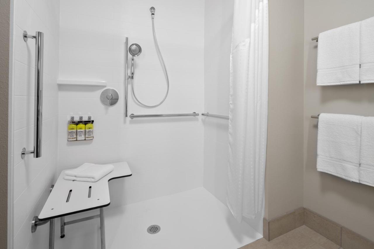 Holiday Inn Express & Suites - Elkhorn - Lake Geneva Area By Ihg Bagian luar foto