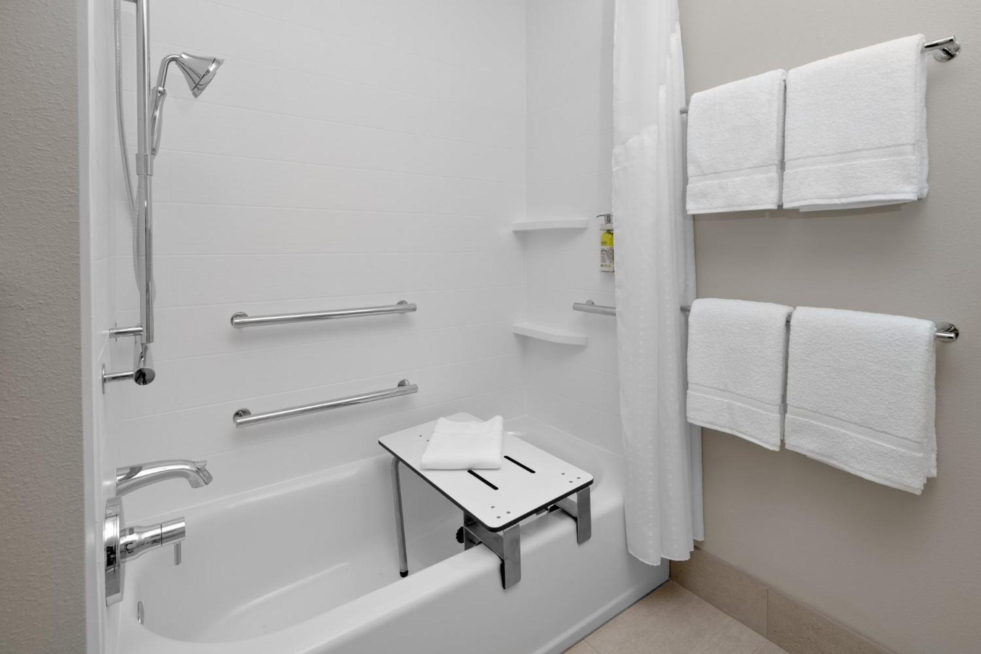 Holiday Inn Express & Suites - Elkhorn - Lake Geneva Area By Ihg Bagian luar foto