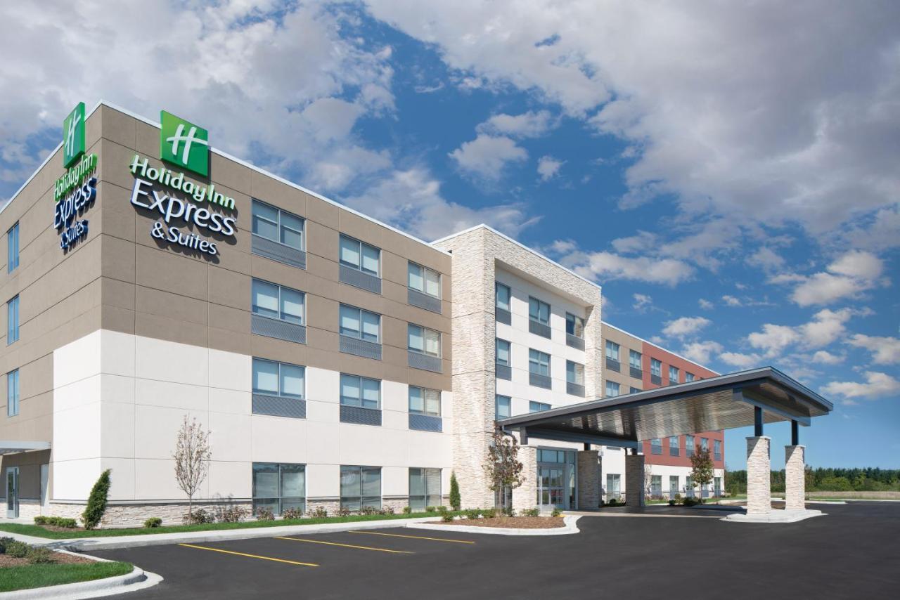 Holiday Inn Express & Suites - Elkhorn - Lake Geneva Area By Ihg Bagian luar foto