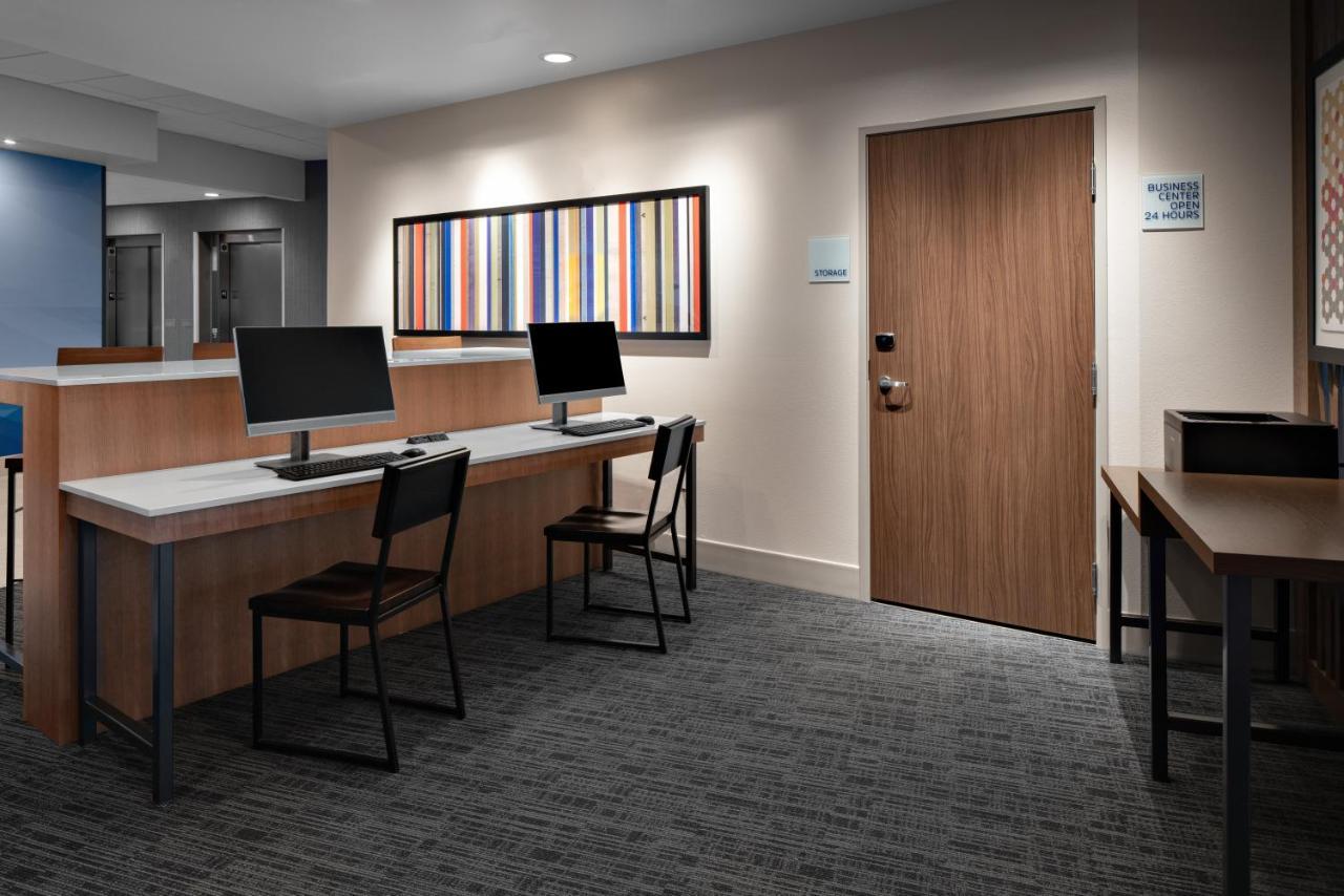 Holiday Inn Express & Suites - Elkhorn - Lake Geneva Area By Ihg Bagian luar foto