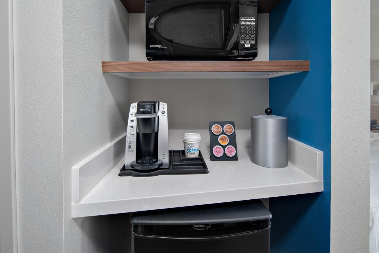 Holiday Inn Express & Suites - Elkhorn - Lake Geneva Area By Ihg Bagian luar foto