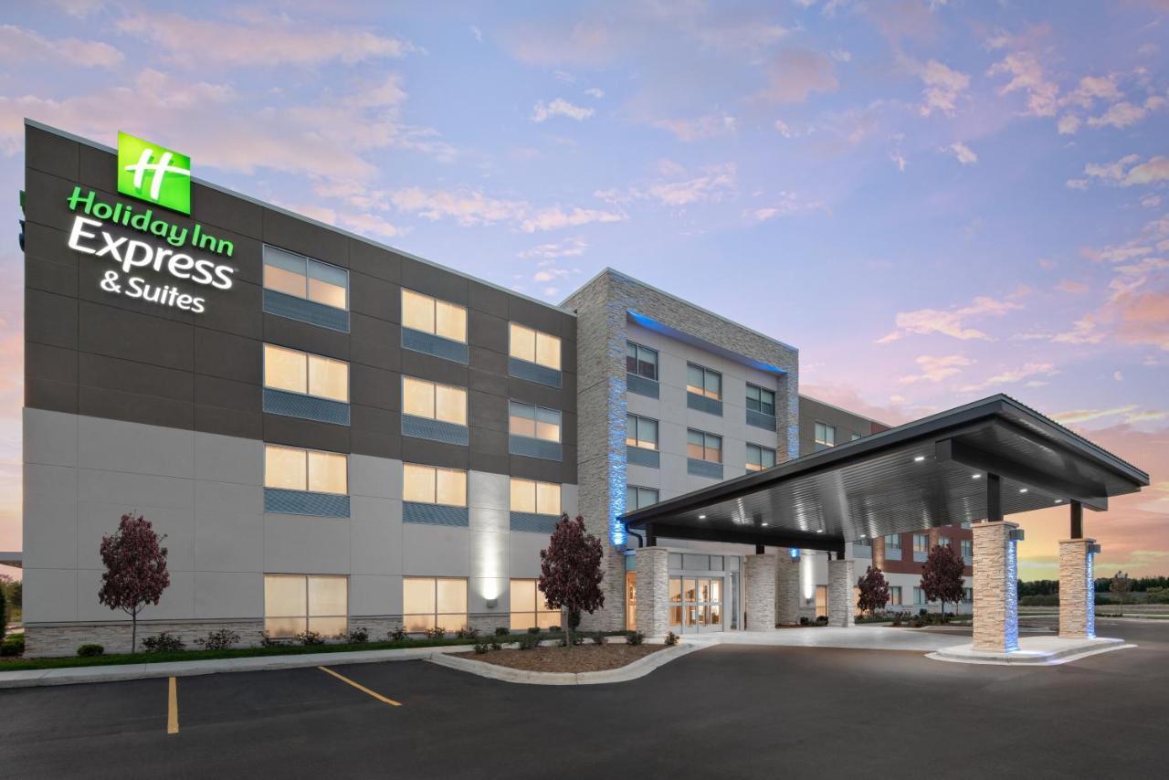 Holiday Inn Express & Suites - Elkhorn - Lake Geneva Area By Ihg Bagian luar foto