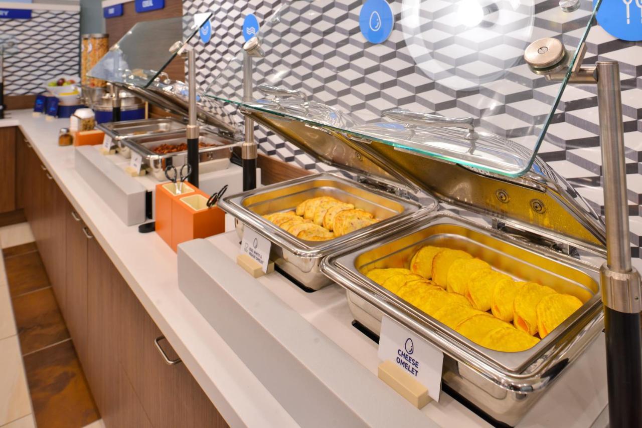 Holiday Inn Express & Suites - Elkhorn - Lake Geneva Area By Ihg Bagian luar foto