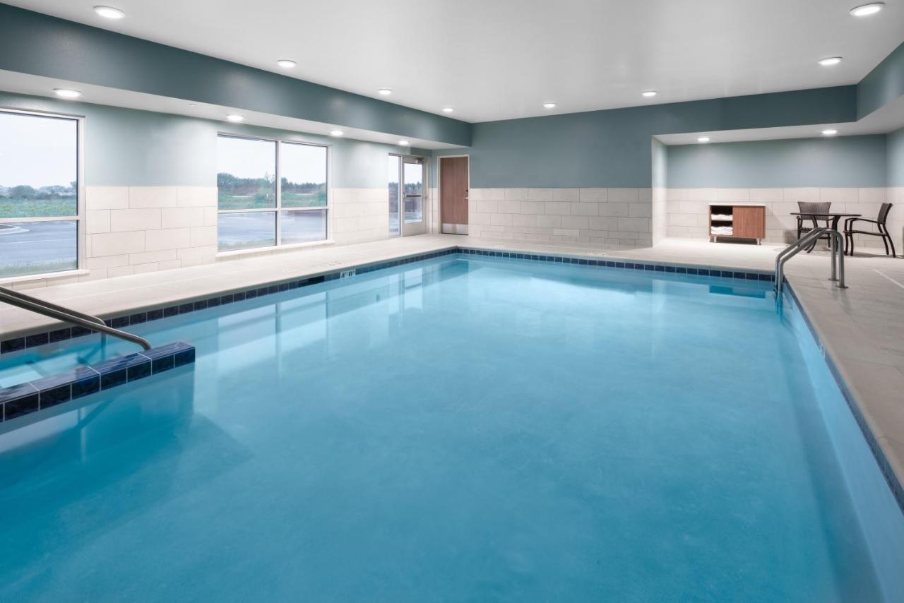 Holiday Inn Express & Suites - Elkhorn - Lake Geneva Area By Ihg Bagian luar foto